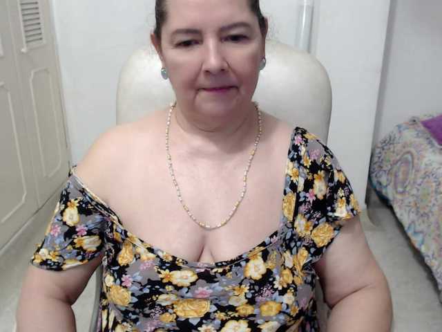 leonela-68 live cam on BongaCams