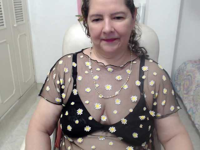 leonela-68 live cam on BongaCams