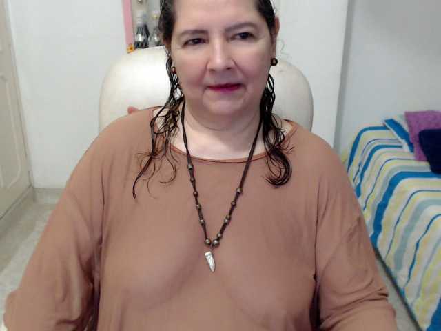 leonela-68 live cam on BongaCams