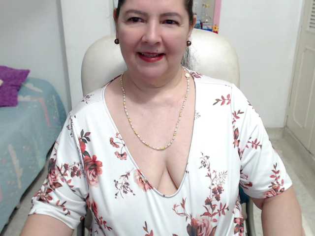 leonela-68 live cam on BongaCams