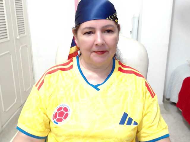 leonela-68 live cam on BongaCams