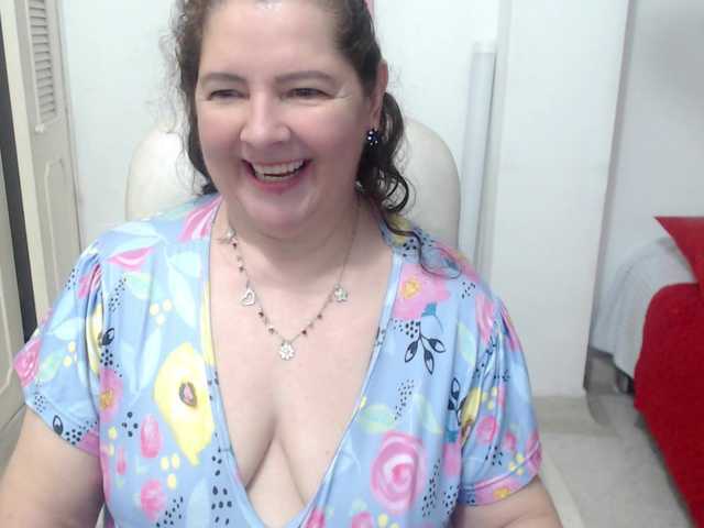 leonela-68 live cam on BongaCams