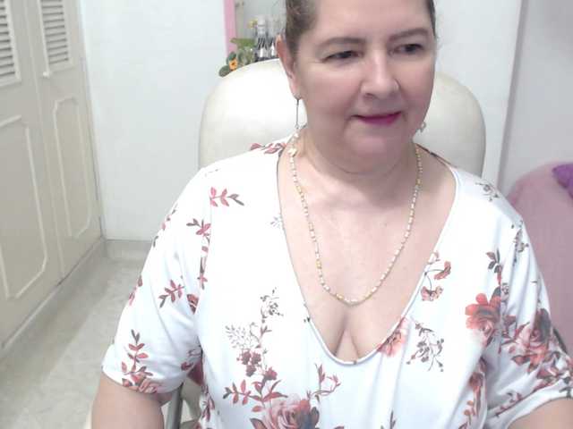 leonela-68 live cam on BongaCams