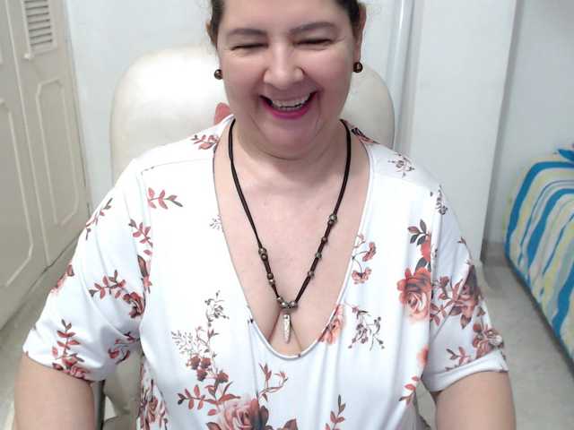 leonela-68 live cam on BongaCams