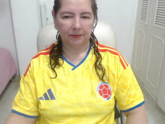 leonela-68 live cam on BongaCams