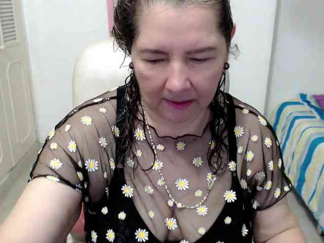 leonela-68 webcam