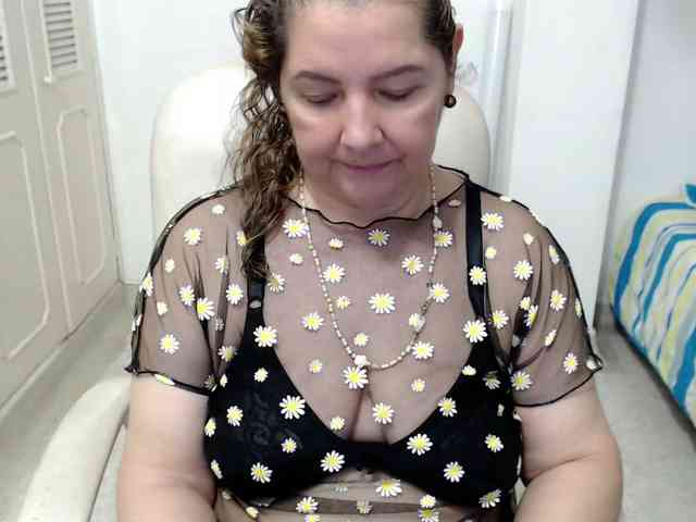 leonela-68 webcam