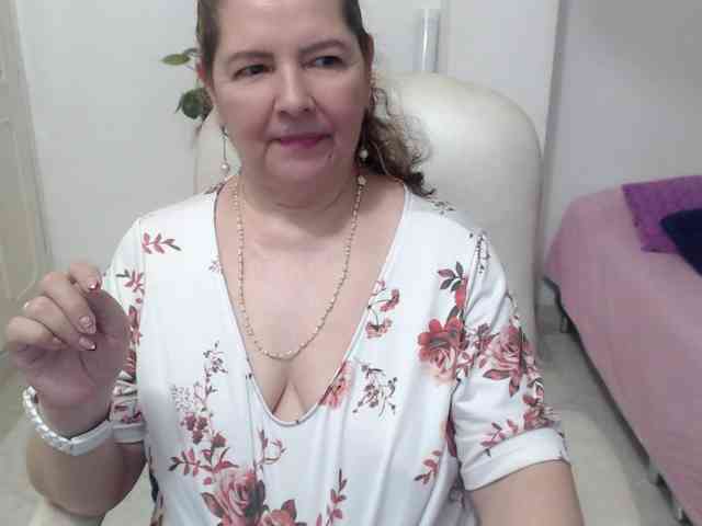 leonela-68 webcam