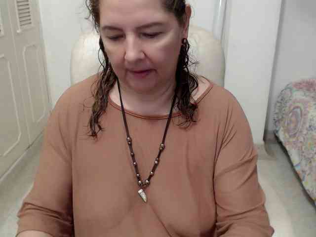 leonela-68 webcam