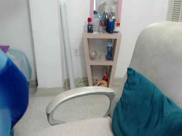 leonela-68 webcam