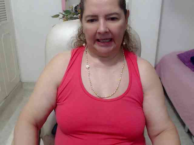 leonela-68 webcam
