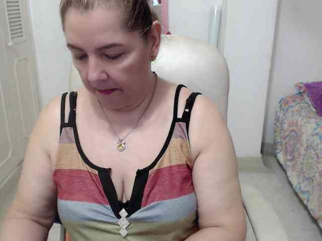 leonela-68 webcam