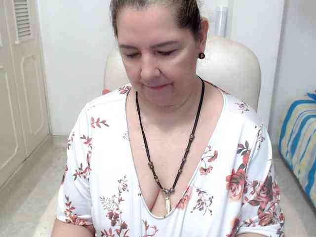 leonela-68 webcam