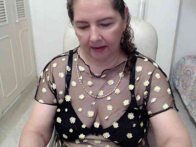 leonela-68 webcam