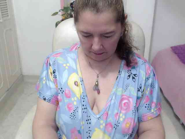 leonela-68 webcam