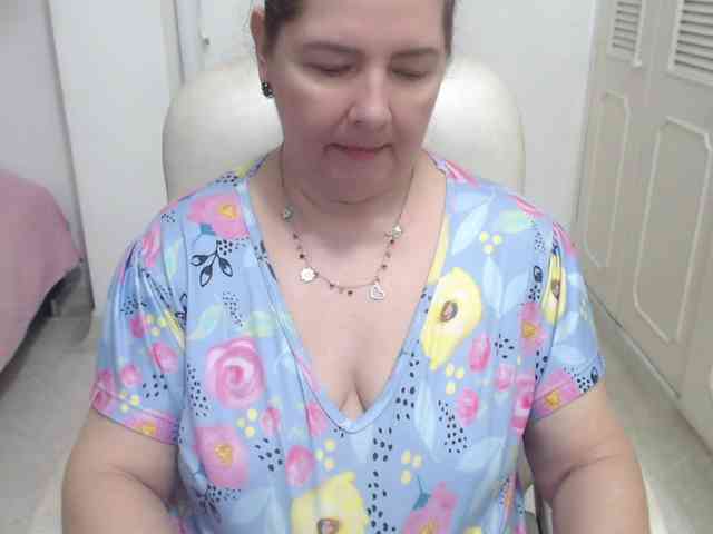 leonela-68 webcam