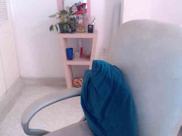 leonela-68 webcam