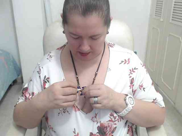 leonela-68 webcam