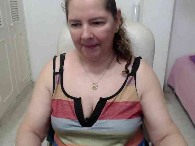 leonela-68 webcam