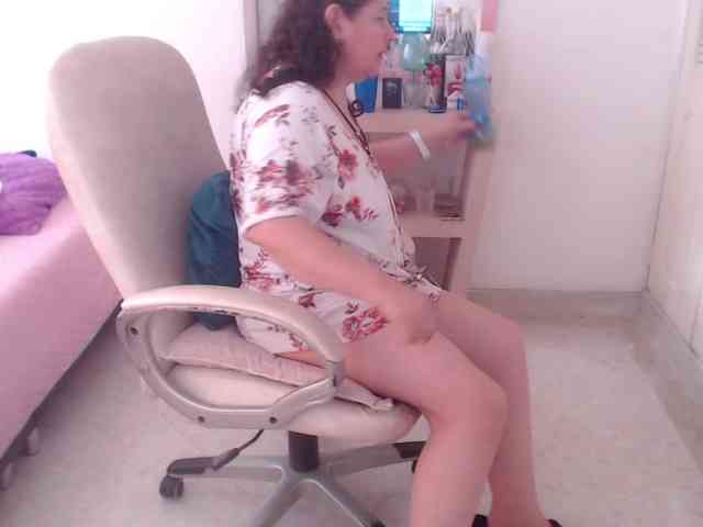 leonela-68 webcam