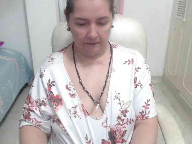leonela-68 webcam