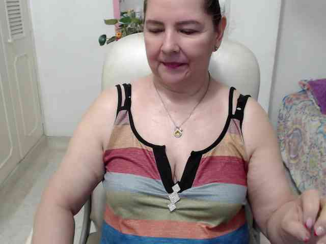 leonela-68 webcam
