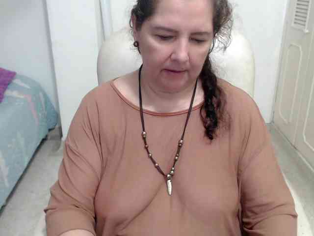 leonela-68
