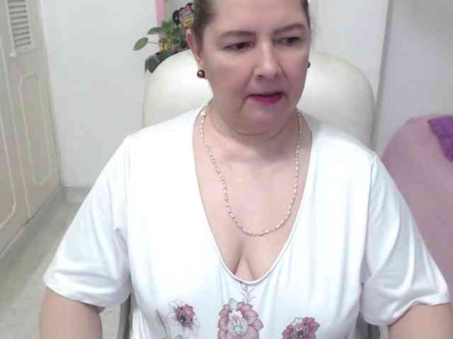 leonela-68 webcam