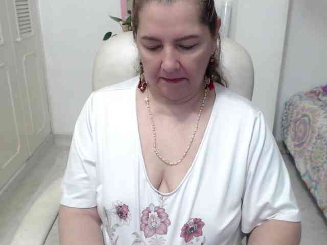 leonela-68 webcam
