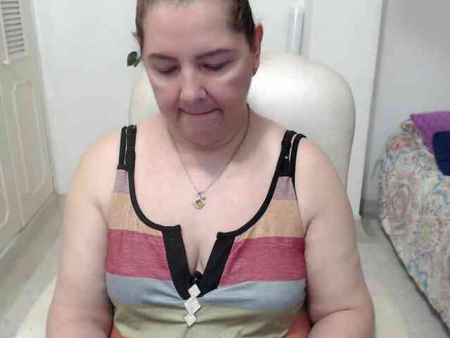 leonela-68 webcam