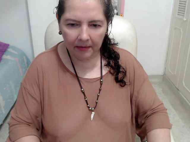 leonela-68 webcam