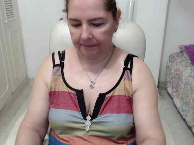 leonela-68 webcam