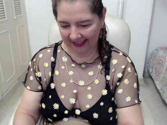 leonela-68 webcam