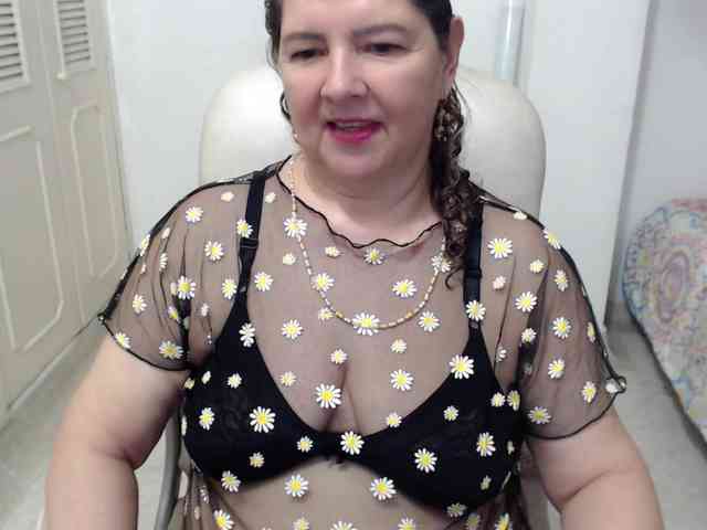leonela-68 webcam