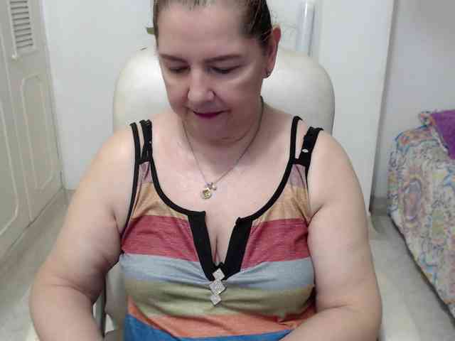 leonela-68 webcam