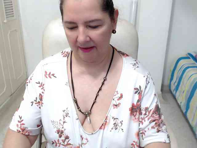 leonela-68 webcam