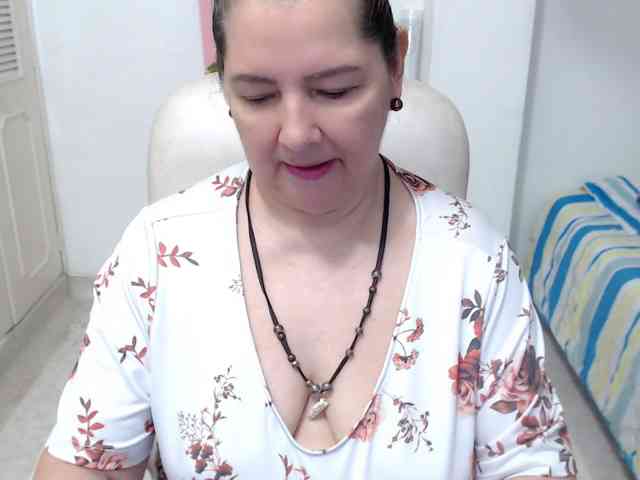 leonela-68 webcam