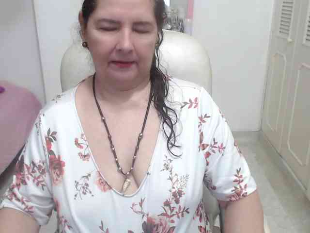 leonela-68 webcam