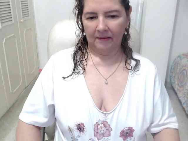 leonela-68 webcam