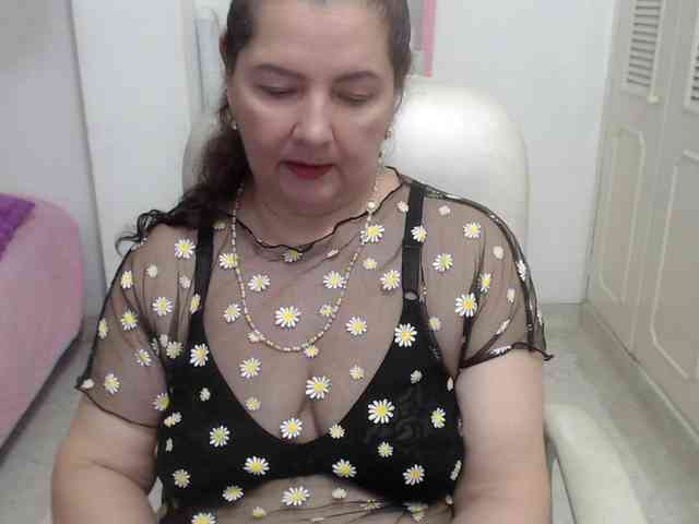leonela-68 webcam