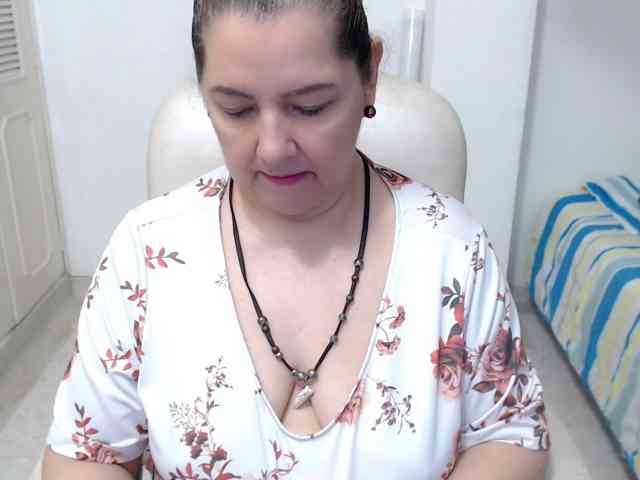 leonela-68 webcam