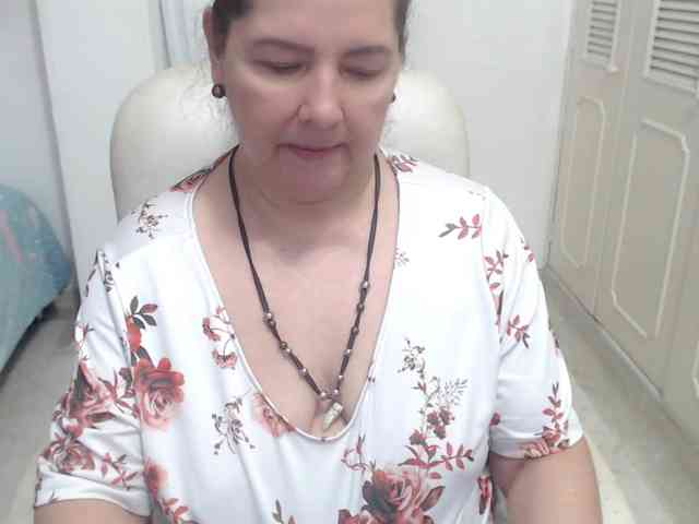 leonela-68 webcam