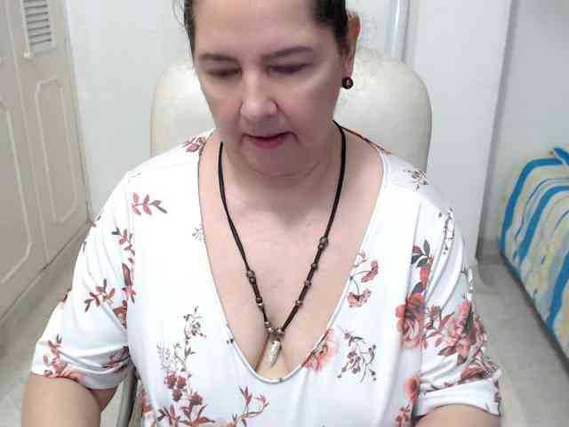leonela-68 webcam