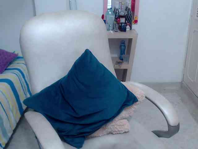 leonela-68 webcam
