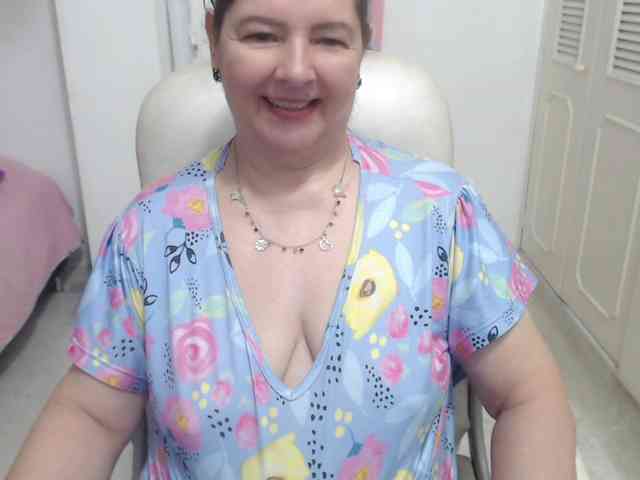 leonela-68 webcam