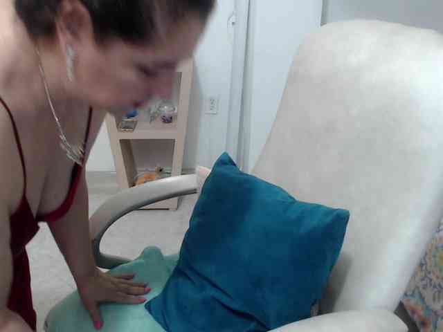 leonela-68 webcam