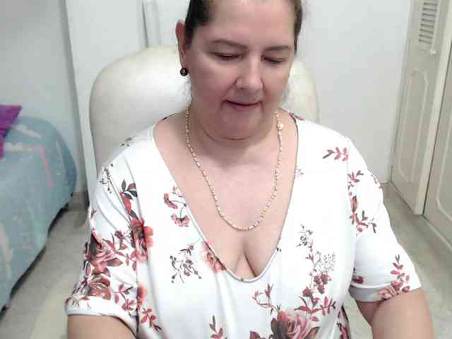 leonela-68 webcam