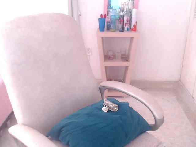 leonela-68 webcam