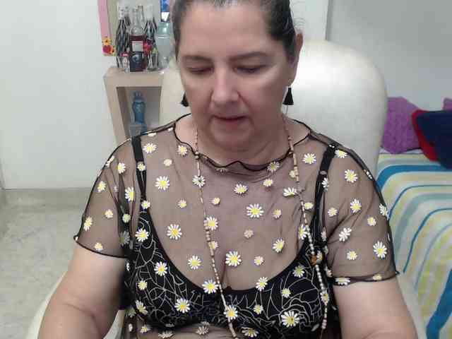 leonela-68 webcam