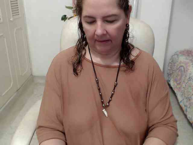 leonela-68 webcam